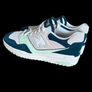 New Balance 550 Teal and White Lifestyle Low-Top Sneakers Men’s size 10.5 NWT